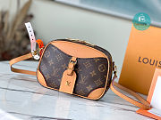 Louis Vuitton Deauville Mini Monogram Handbag 21 x 16 x 7 cm - 4