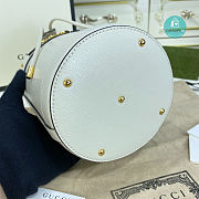 Gucci Horsebit 1955 Small Bucket Bag In White 14x19x14cm - 3