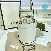 Gucci Horsebit 1955 Small Bucket Bag In White 14x19x14cm - 4