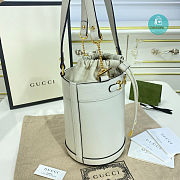 Gucci Horsebit 1955 Small Bucket Bag In White 14x19x14cm - 2