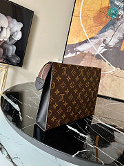 Louis Vuitton Poche Toilette NM Monogram 25 x 20x 5.5 cm - 2