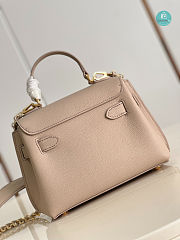 Lockme Ever MM Lockme Leather In Beige 23 x 17 x 10 cm  - 5