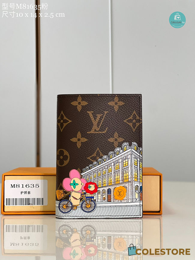 Louis Vuitton's Vivienne Holidays 2022 Passport Cover in Monogram 10 x 14 x 2.5 cm - 1