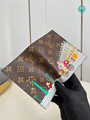 Louis Vuitton's Vivienne Holidays 2022 Passport Cover in Monogram 10 x 14 x 2.5 cm - 5