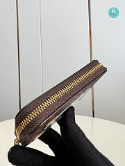 Louis Vuitton's Vivienne Holidays 2022 Zippy Coin Purse in Monogram 11 x 8.5 x 2 cm  - 6