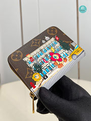 Louis Vuitton's Vivienne Holidays 2022 Zippy Coin Purse in Monogram 11 x 8.5 x 2 cm  - 3