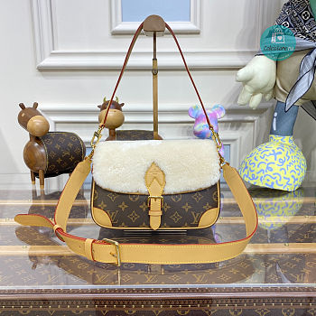 Louis Vuitton Diane Bag Monogram Canvas 25.0 × 9.0 × 15.0 cm