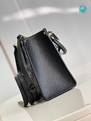 Louis Vuiiton OnTheGo PM Monogram Empreinte Leather 25 x 19 x 11.5 cm  - 3