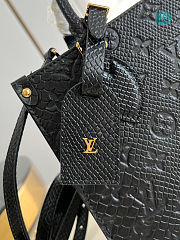 Louis Vuiiton OnTheGo PM Monogram Empreinte Leather 25 x 19 x 11.5 cm  - 6