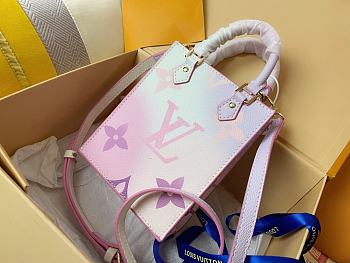 Louis Vuitton Petit Sac Plat Sunrise Pastel 14 x 17 x 5 cm