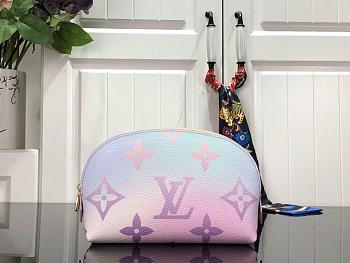 Louis Vuitton Pochette Cosmetique Bag 19 x 12 x 6 cm