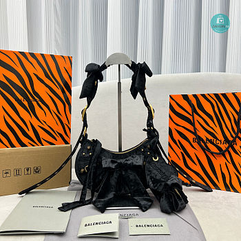 Colestore Balenciaga Le Cagole Shoulder Bag In Black 26x16x9.9 cm
