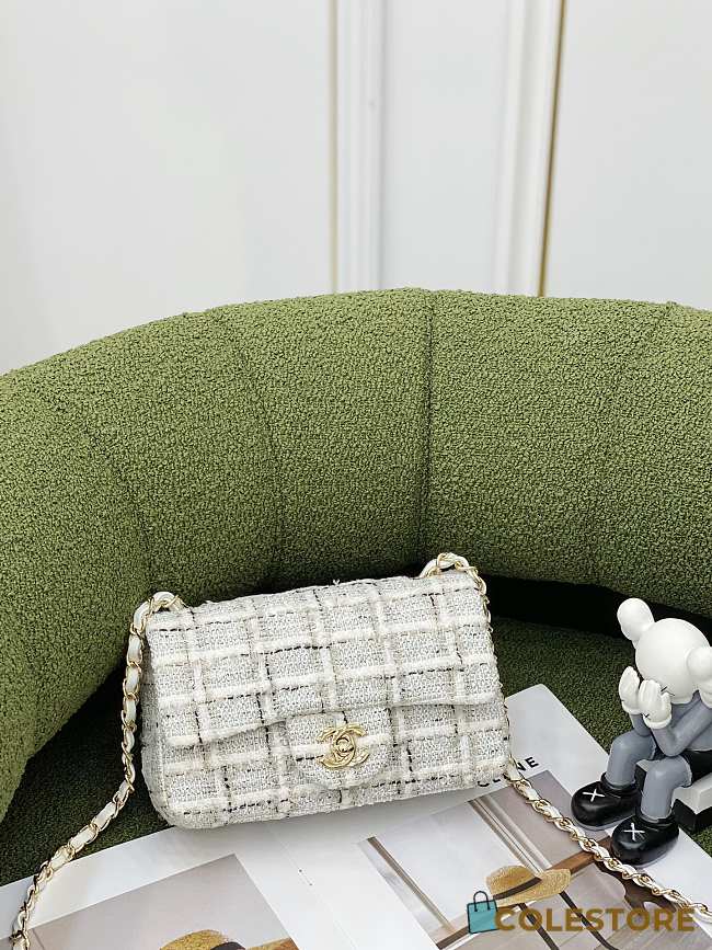 Chanel White Tweed Quilted Medium Flap Bag 25cm - 1