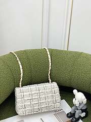 Chanel White Tweed Quilted Medium Flap Bag 25cm - 5