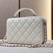 Chanel Vanity Case 22P In White Caviar 19x12x6cm  - 5