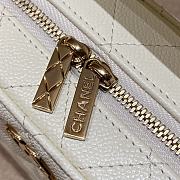 Chanel Vanity Case 22P In White Caviar 19x12x6cm  - 4