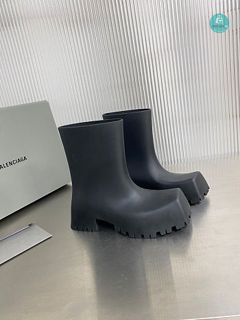 Balenciaga Trooper Boots In Black 