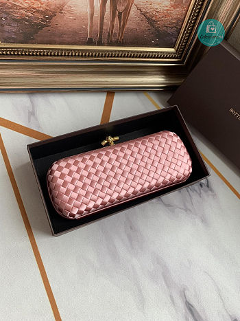 Bottega Veneta Stretch Knot Clutch In Pink 25x4x10cm
