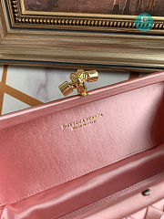 Bottega Veneta Stretch Knot Clutch In Pink 25x4x10cm - 4