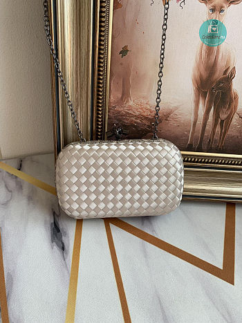 Bottega Veneta Woven Mini Knot Clutch In Silver 20x5x12cm