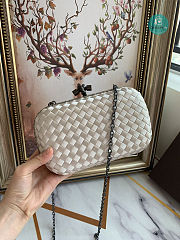 Bottega Veneta Woven Mini Knot Clutch In Silver 20x5x12cm - 4