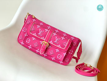 Louis Vuitton Maxi Multi Pochette Accessoires Pink 13.5 x 23.5 x 4 cm