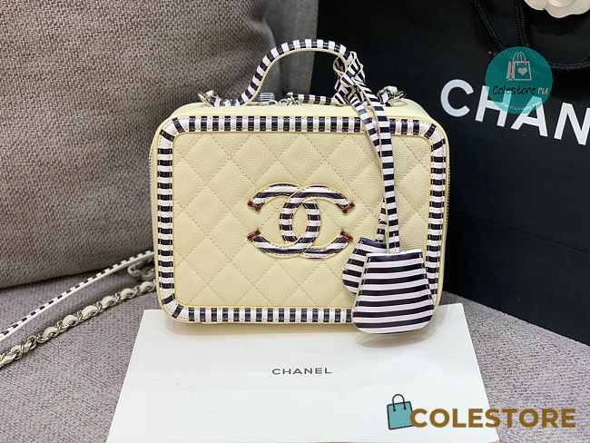 Chanel Vanity Case In Cream Grained Caldskin Leather 21cm - 1