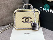 Chanel Vanity Case In Cream Grained Caldskin Leather 21cm - 1