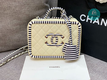 Chanel Vanity Case In Cream Grained Caldskin Leather 21cm