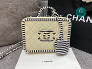 Chanel Vanity Case In Cream Grained Caldskin Leather 21cm - 6