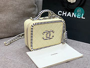 Chanel Vanity Case In Cream Grained Caldskin Leather 21cm - 3
