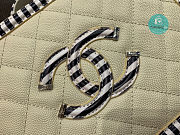 Chanel Vanity Case In Cream Grained Caldskin Leather 21cm - 2