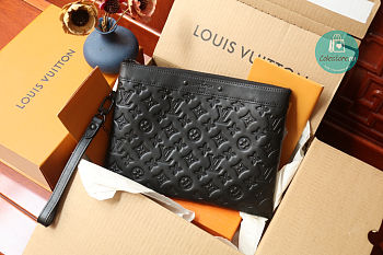 Louis Vuitton Pochette To-Go G65 30.0 x 21.5 x 1.0 cm