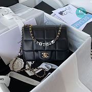 Chanel 23C Shoulder Bag White 19x16x7.5cm - 1