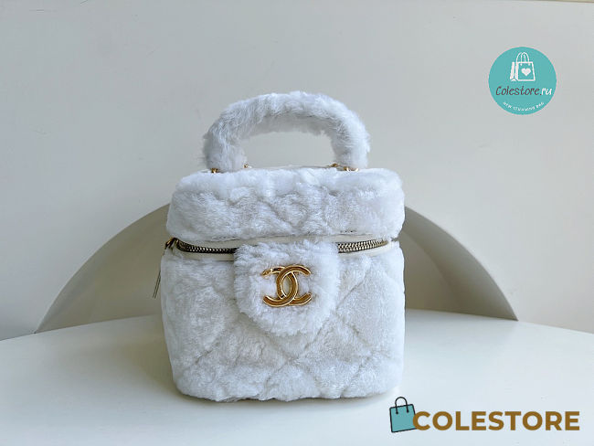 Chanel Small Vanity Case Shearling White 21x17x17cm - 1