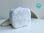 Chanel Small Vanity Case Shearling White 21x17x17cm - 2