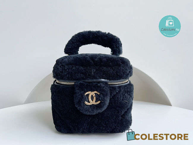 Chanel Small Vanity Case Shearling Black 21x17x17cm - 1