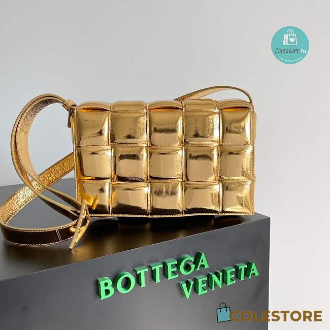 Bottega Veneta Women's Metallic Padded Cassette Gold Bag 26cmx18cmx8cm - 1