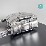 Bottega Veneta Women's Metallic Padded Cassette Sliver Bag 26cmx18cmx8cm - 3