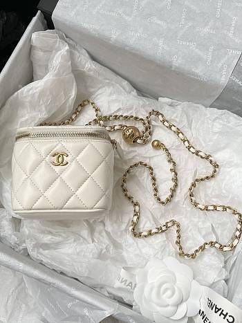 Chanel Classic White Box With Chain 8.5x11x7cm 