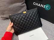 Chanel Classic Clutch In Carviar 28 x 20 x 2 cm - 4