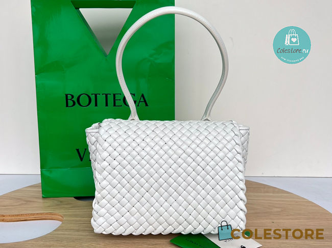 Bottega Veneta Patti Intrecciato-leather Top-handle bag In White 24x20x12 cm - 1