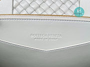 Bottega Veneta Patti Intrecciato-leather Top-handle bag In White 24x20x12 cm - 2