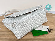 Bottega Veneta Patti Intrecciato-leather Top-handle bag In White 24x20x12 cm - 6