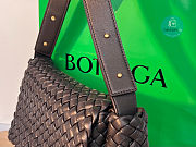 Bottega Veneta Cobble Padded Napa Shoulder Bag 26x21x9 cm - 5
