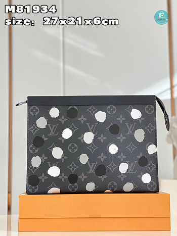Louis Vuitton Pochette Voyage Monogram Eclipse 27 x 21 x 6 cm