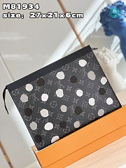 Louis Vuitton Pochette Voyage Monogram Eclipse 27 x 21 x 6 cm - 4