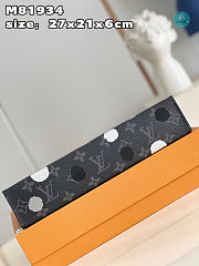 Louis Vuitton Pochette Voyage Monogram Eclipse 27 x 21 x 6 cm - 2