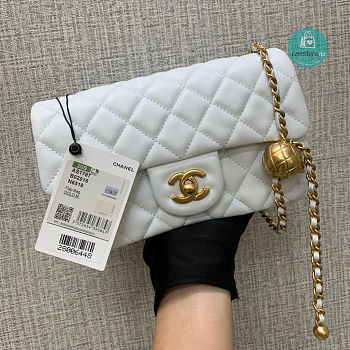 Chanel Classic Flap Pearl Crush Rectangle White Lambskin 20x13x7 cm