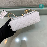 Chanel Classic Flap Pearl Crush Rectangle White Lambskin 20x13x7 cm - 4